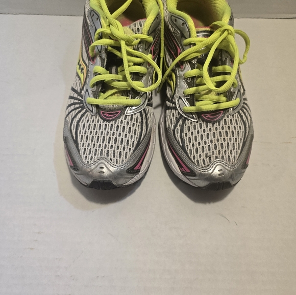 Saucony Shoes - Women running‎ shoes